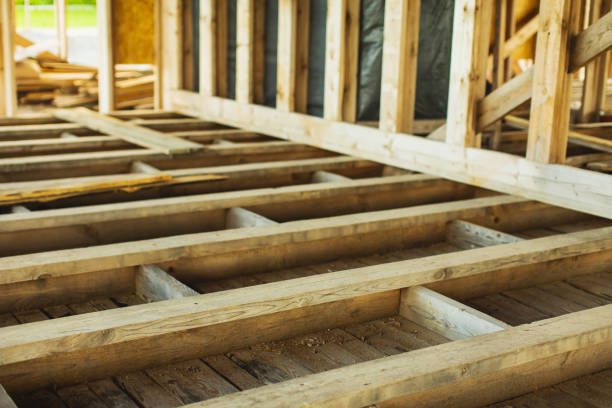 Houten vloer isoleren tussen balken
